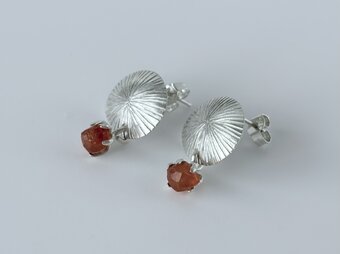 マンダリンガーネット　ピアス