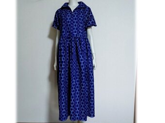 476　１点物　抜き衿レトロワンピース　デッドストック浴衣地　ろうけつ染め風　昭和レトロ　イタリアンカラ―　紺色　夏のお出かけ