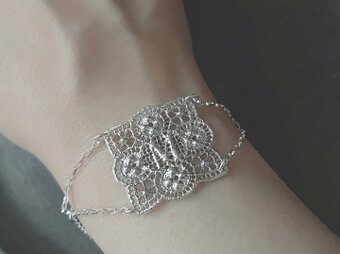 イニシャル刺繍／ブレスレット