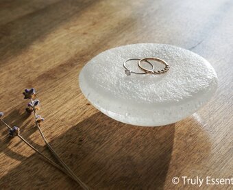 Truly Essentially作品 公式サイト