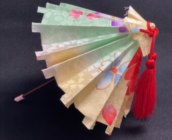 絹の小さなかさ屋