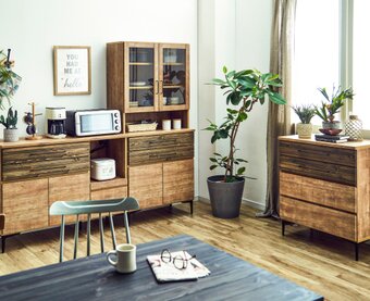 スリーズファニチャー