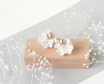 白桜 / ピアス / 白色 金色 フォーマル 和装 結婚式 入学式 卒業式 和