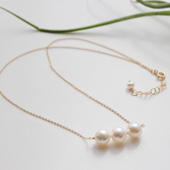 【14kgf】国産アコヤ真珠（バロック）3粒ネックレス