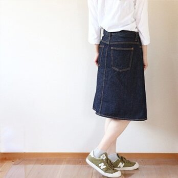児島デニムの5ポケットスカートミドル丈の画像
