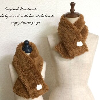 【親子でお揃い】白猫さん付きショートマフラー　ティペット　｟キャメル｠