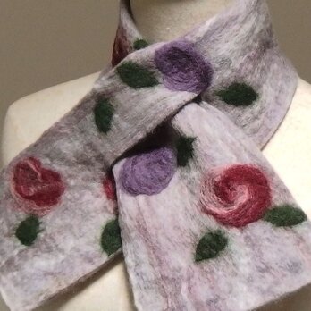 グレーに野ばらのフェルトミニマフラー