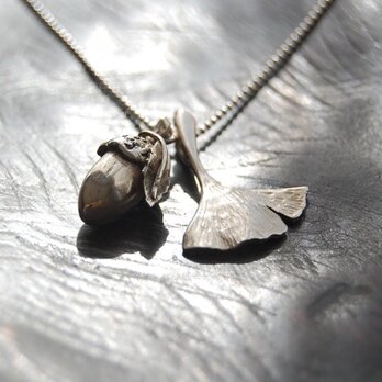 どんぐりと銀杏の葉ペンダント［SILVER950］