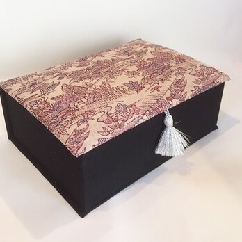 着物生地を使った和箱　ブック型小箱の画像
