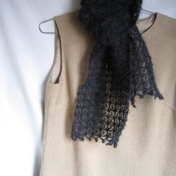 黒モヘアかぎ針編みマフラーの画像