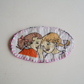 刺繍ワッペン　ないしょ話