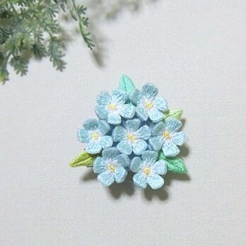 手刺繍ブローチ＊水色花の画像