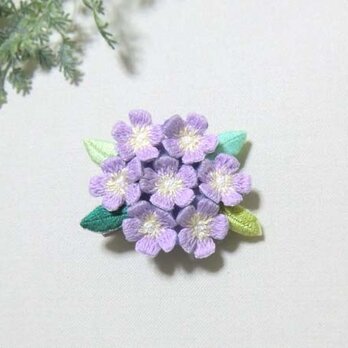手刺繍ブローチ＊薄紫花の画像