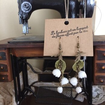 布花ピアス　ゆらゆらすずらん