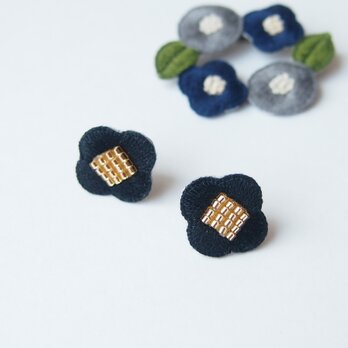 [受注制作]お花の刺繍ピアス・イヤリング（black）の画像