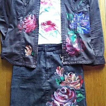 薔薇のジャケット+Tシャツ(ブラウス)+スカート《手描きオーダーメイド作品》の画像