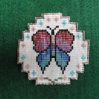 ビーズ織のブローチ　”花と蝶々”の画像