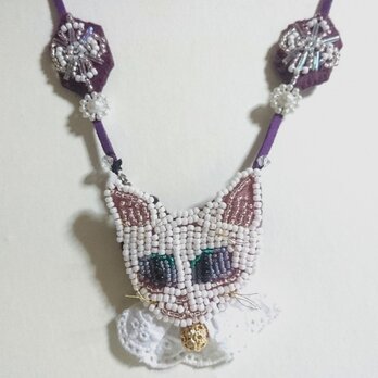 猫 刺繍 ネックレスの画像