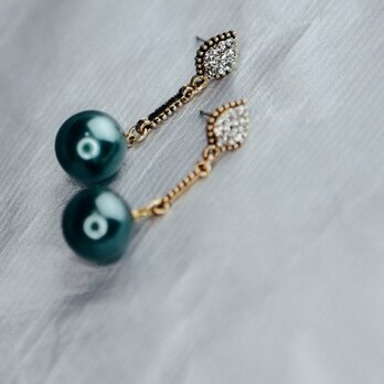 COR-DATE　fisheyeスワロフスキービンテージピアス，グリーンパールの画像