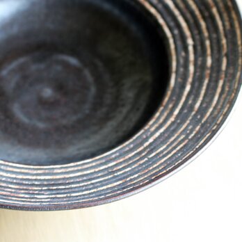 伊豆土リムストライプの大鉢（黒釉）の画像