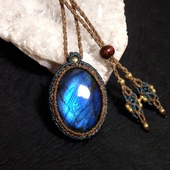 .·˖*✩⡱手のひらの宇宙。/ ラブラドライトマクラメペンダント