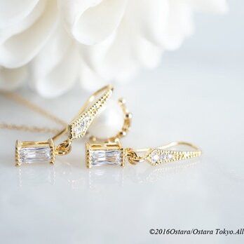 CZ Rectangle Earringsの画像