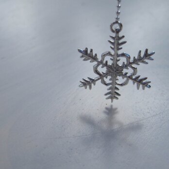 雪の結晶　アシンメトリーピアスセットの画像