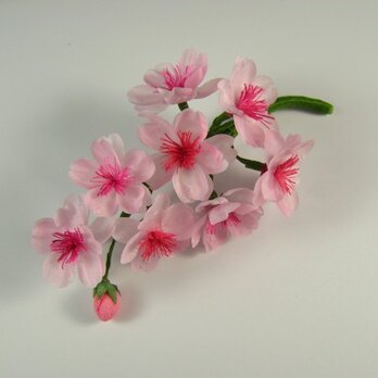 手染めの布花 さくら(桜)のコサージュの画像