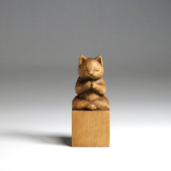 木彫り　合掌猫　蜜蝋仕上げ　猫仏1703の画像