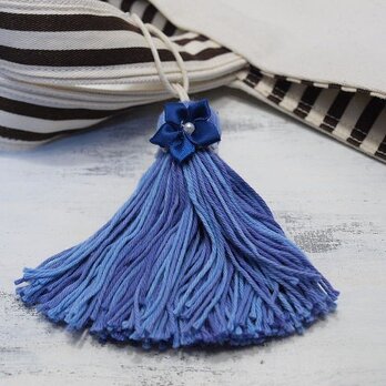 ❁サテンのお花タッセル❁ 【パール付きサテンフラワー】帯飾り・バッグチャーム・キーホルダー　ブルーの画像