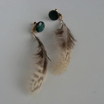 羽のイヤリング　green