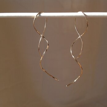 14KGFの細いくねくねピアス