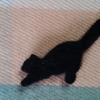 羊毛シルエットブローチ*伸び猫*黒の画像