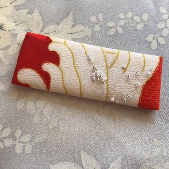 古布バレッタ　紅白　ビーズ刺繍の画像