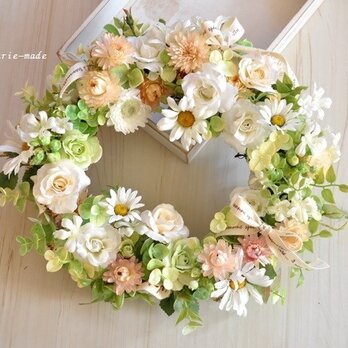 白いバラとマーガレット　コットンリボンをそえて：wreathの画像