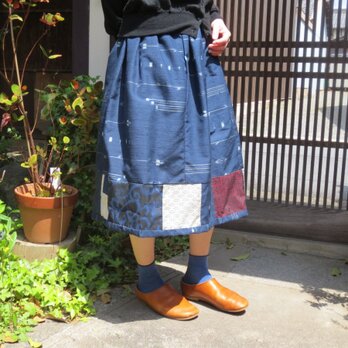 着物リメイク☆藍流水織り紬地に…シックにパッチふんわりスカート♪の画像