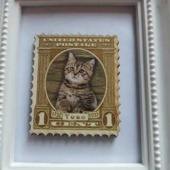 シマトラ子猫のウッドブローチの画像
