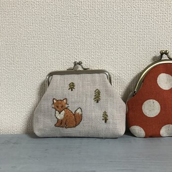 手刺繍の森のキツネのがまぐちの画像