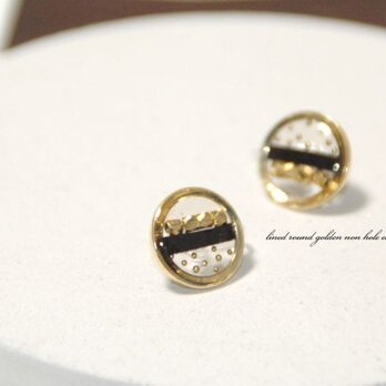 lined round golden nonhole pierced earringの画像