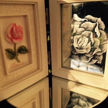 薔薇のフレーム、鏡  〜手彫りガラス〜の画像