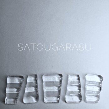 ---波紋--- 透明なガラスの大人ピアス 波