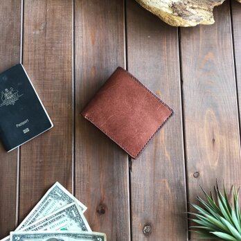 国産レザーを使用した焦茶の二つ折り財布の画像