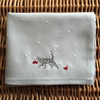 ハンカチ 冬の猫刺しゅう(手袋と雪だるま)の画像