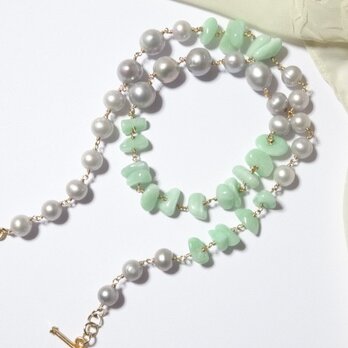 グリーンフェルスパーと淡水真珠のネックレスの画像