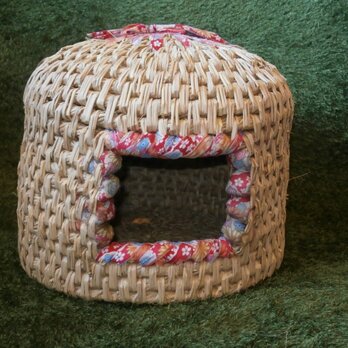 和布と藁を編んだ自然素材の「猫つぐら」…猫ハウス・猫ちぐら・猫ベッドの画像