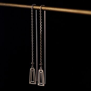 Taper Bucket Cut Earringsの画像