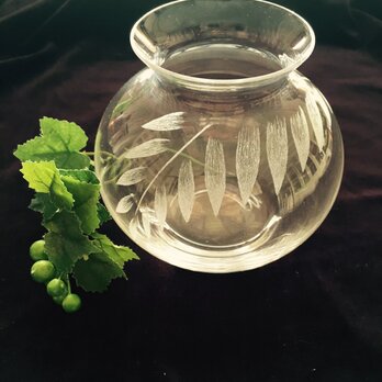 ヤシ  クリスタル花瓶  〜手彫りガラス〜の画像