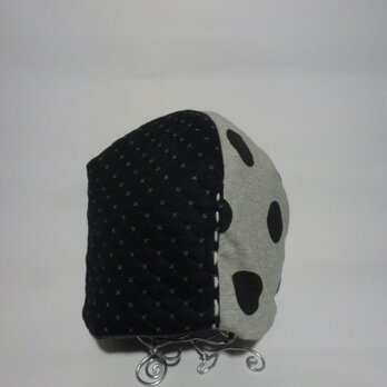 男女兼用リバーブルニット刺繍水玉パッチワーク帽子黒×杢グレーの画像