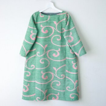 絹紬　緑唐草　テトラワンピ長袖　Ｍサイズの画像