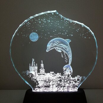 星降る夜・イルカ・プラハ　ガラスエッチングパネル Mサイズ・LEDスタンドセット（ランプ・ライト・照明）の画像